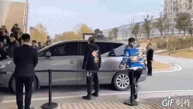 周杰伦满足昆凌