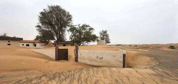 迪拜沙漠中有一个神秘的村庄，白天出现，晚上消失，无人敢靠进！