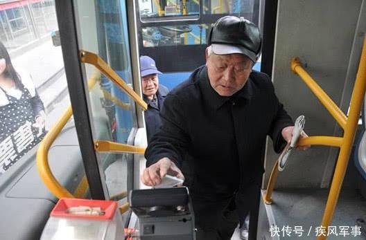 为何现在很多人都要求取消老年公交卡司机看他们做了啥就懂了