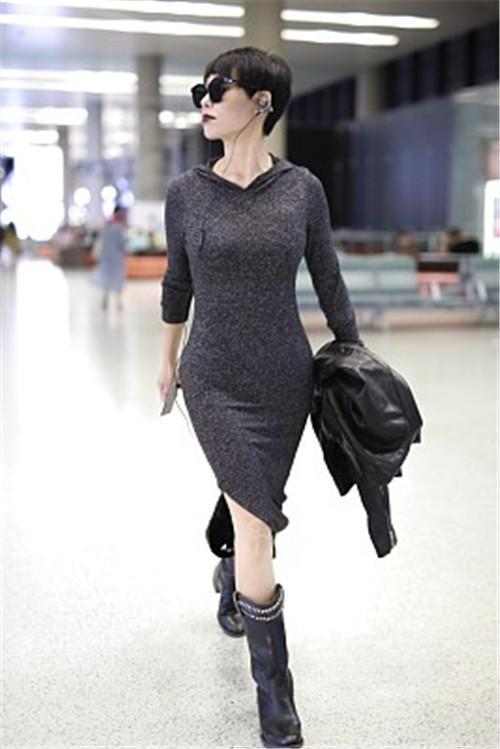 宁静穿修身灰色毛衣展现完美身材, 蚂蚁腰, 蜜桃臀通通拿下!