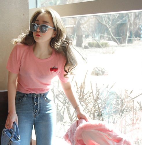 有种火的不得了的打底衫，尽显迷人好身材，你不心动吗