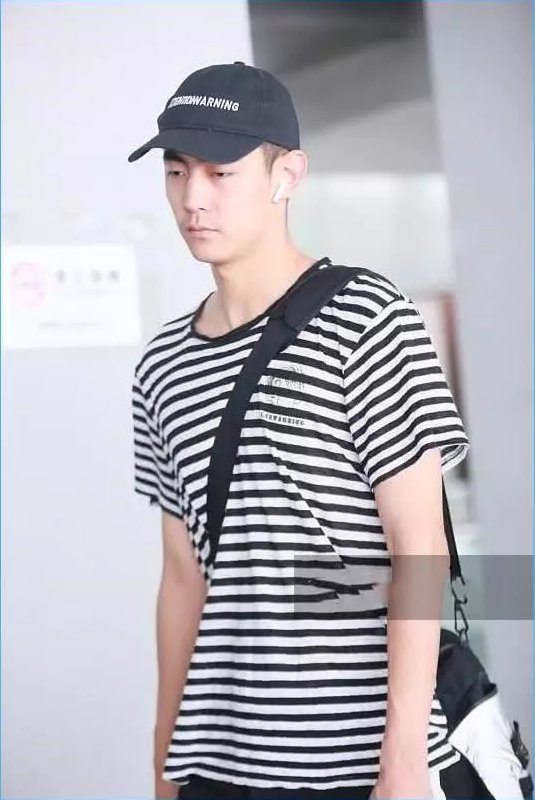 都是分手后现身，看看纪凌尘和井柏然的机场照，网友:差距太大了