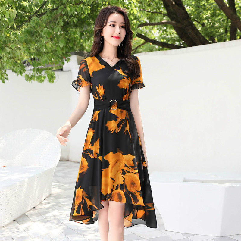 真让我一饱眼福!这样的连衣裙，时髦又修身显瘦，美得不要不要的