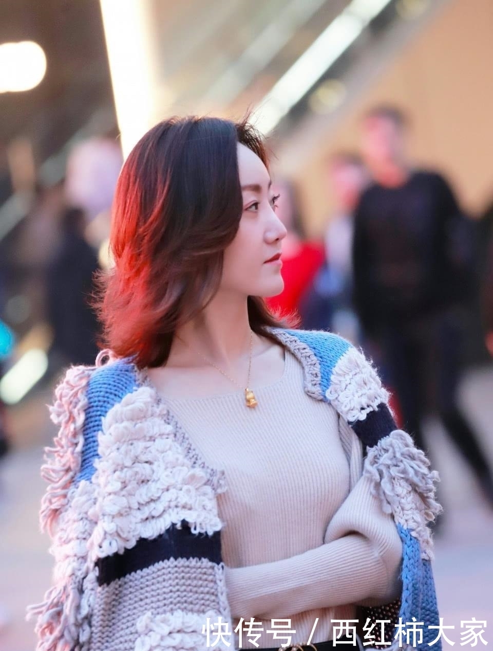 成熟■路人街拍:优雅端庄的成熟魅力,女人味十足!