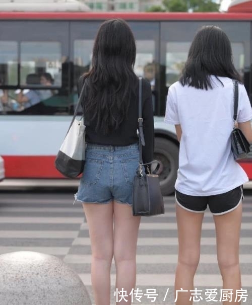  『美女』街拍美女：雪纺配牛仔，不仅不失个性，还能彰显出简约大方的气息