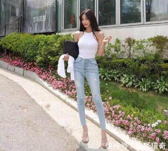 路人街拍，白色包臀长裙小姐姐，气质与性感的完美结合