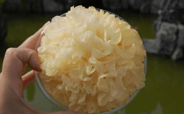 女人脸上长了“斑点”不要慌，教你1个小妙方，淡化斑点白嫩肌肤