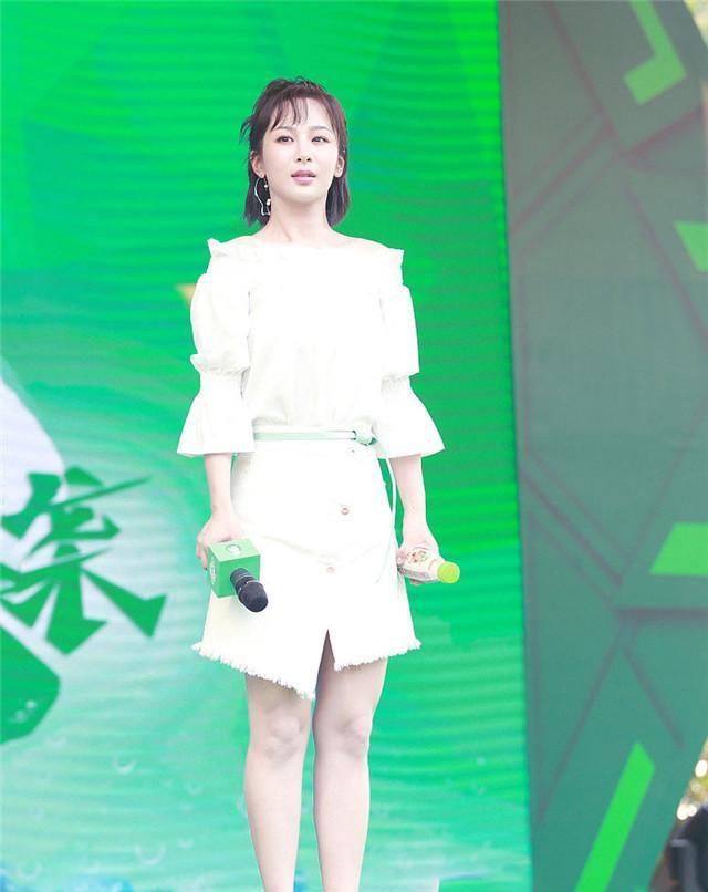 牛仔材质@看着普通，却不是谁都能驾驭的，有一种裙子叫做杨紫的“鸳鸯裙”