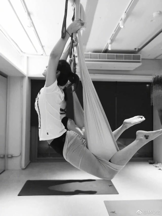 林心如健身照文艺范十足，破除二胎谣言