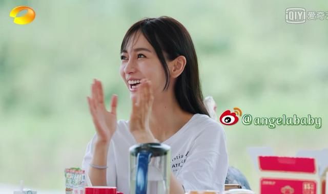 杨颖斜刘海造型引发网友吐槽,莫名有种油腻感