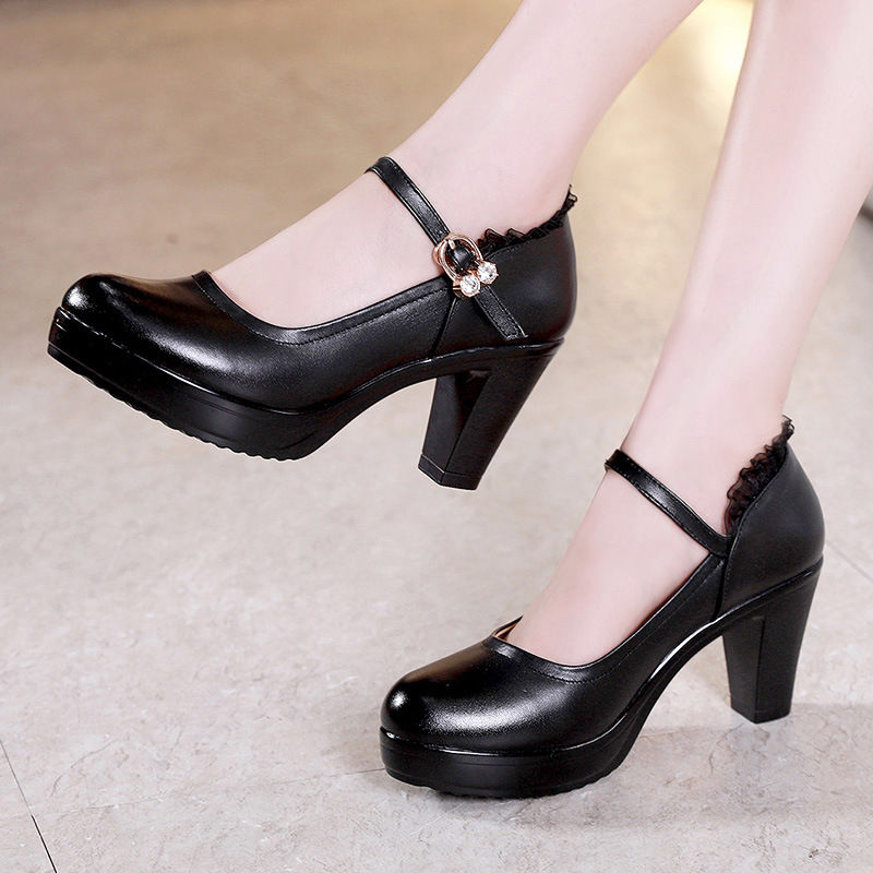 立秋了，凉鞋收了吧!瞧刚上线的时髦女鞋，如今时尚女人都这样穿