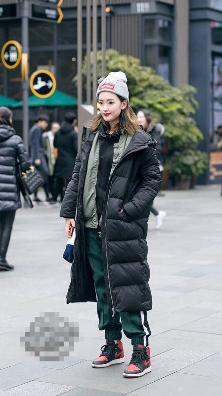  [街头时尚]街头时尚的小美女，超短裙，紧身裤，高跟鞋，美艳动人
