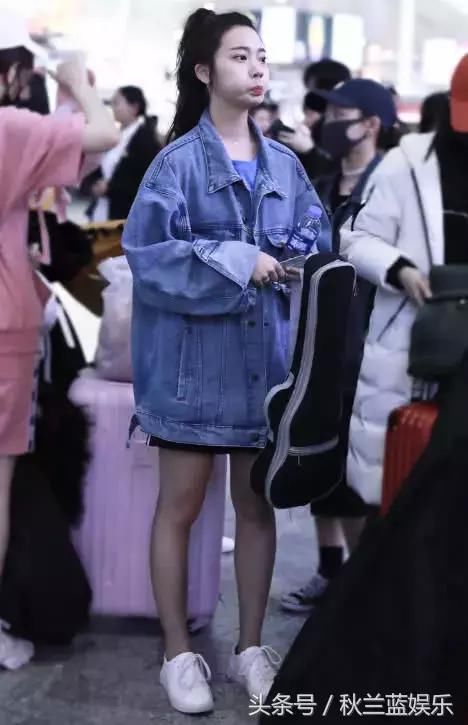 火箭少女紫宁不过穿了一双7cm的高跟鞋，瞬间变得女人味十足！