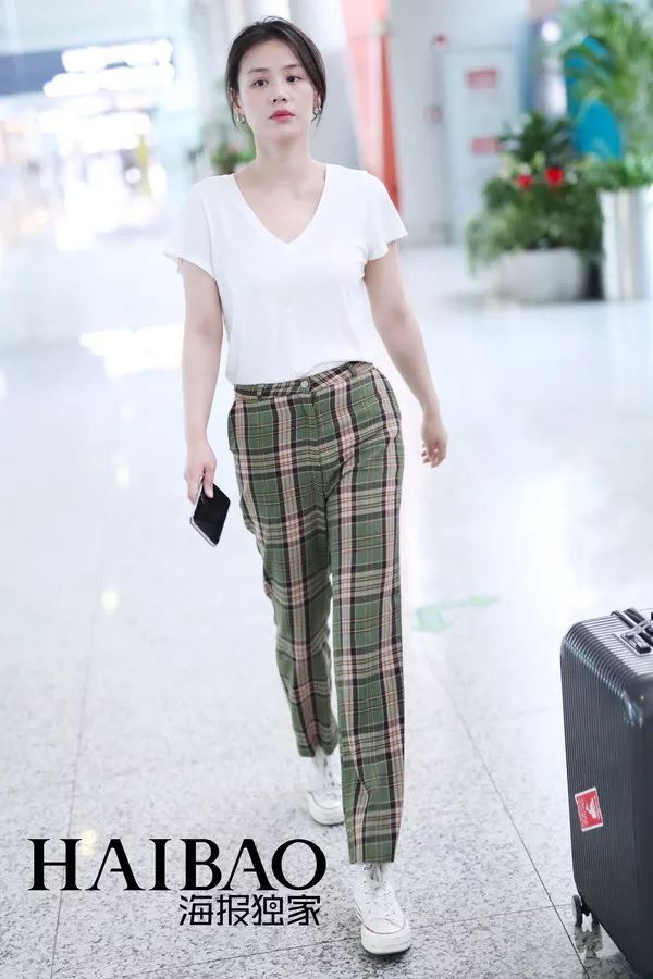 朱亚文女儿这么可爱!关晓彤鹿晗都见过家长了?【海报街拍】