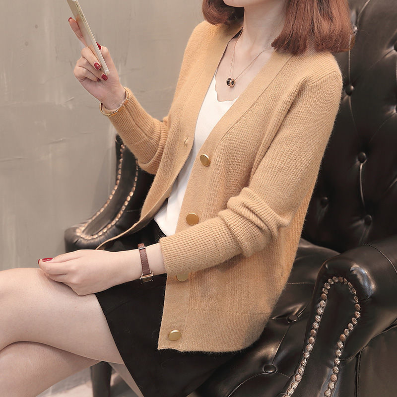 连衣裙已不兴了!现在主流行开衫+小脚裤，洋气大方，女人味十足