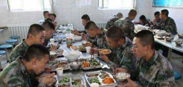 当兵在部队必吃的一道菜！新兵到点就会疯抢，老兵退伍也终身难忘