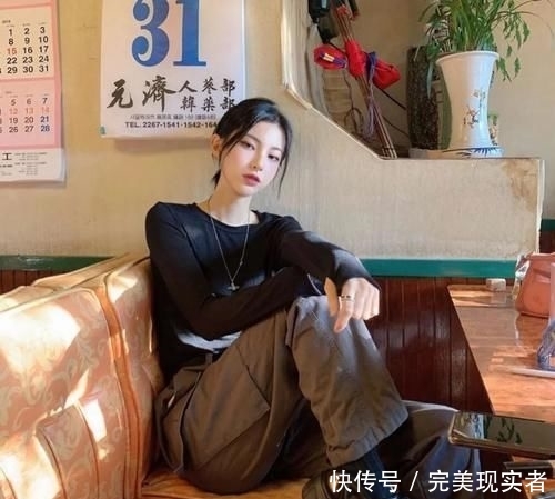  『男友』别再穿小黑裤了 ！2020“ 男友裤 ”搭配火了，巨显瘦！