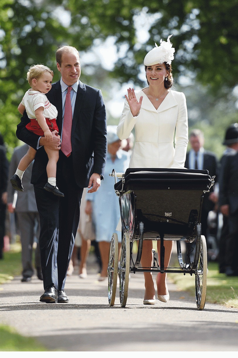 三次给孩子受洗，为何凯特都戴同款首饰？谜底揭开令人动容