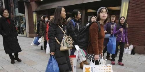 2000元人民币相当于33万韩元,在韩国能干