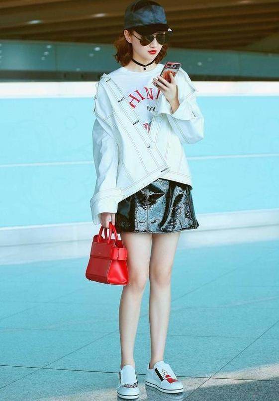 看了景甜的腿, 这半截丝袜是什么鬼, 网友: 张继科怎么受得了你