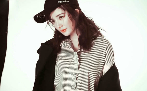 没有什么衣服是杨幂不敢穿的，最后一件我足足盯5分钟