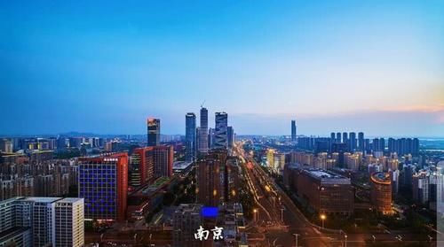  经济@我国4个不南不北的省，其中1省经济位居全国前三，1省人口