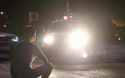晚上跑高速都用什么灯？老司机：十个人九个错，别拿生命开玩笑！