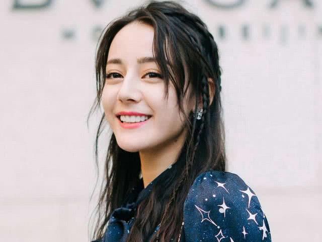 迪丽热巴4种发型，图2一般女生不敢用，图4谁用了都是女神！