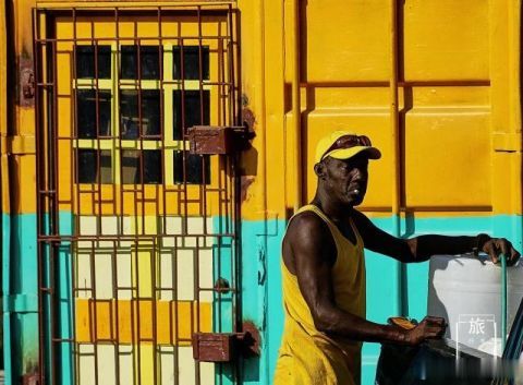 硬生生被成为黑人的北美国家：满街黑人行走，原住民曾是黄种人