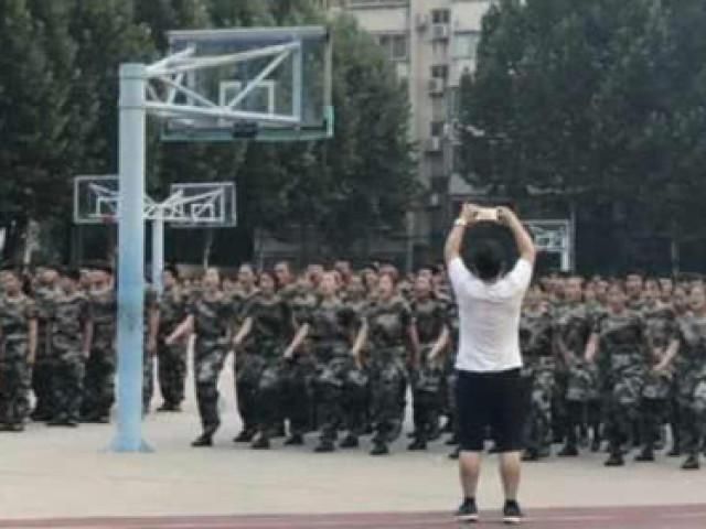 真人版“芭比娃娃”卸妆，网友：样子真心不堪！