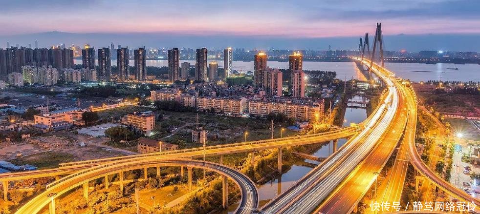 中部地区首座直辖市, 已跻身于一线城市! 是由三个城市合并而成。