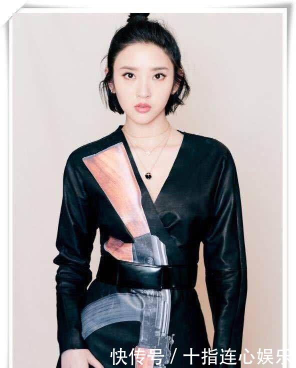 唐艺昕厉害了，把“AK47”别在腰间，难怪张若昀这么爱她