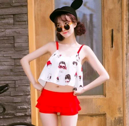 气质女神身穿半透明泳衣，完美身段若隐若现，散发性感迷人气息！