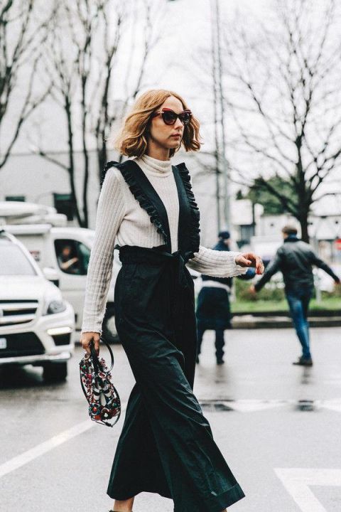  「针织衫」女人买针织衫，就要挑这4种“耐看色”，穿个两三年都不会过时