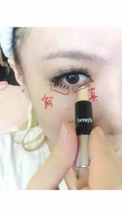 这位女子化妆后，竟连亲妈都认不出！