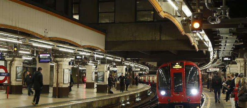 英国网友对中英日地铁的评价：日本安静，英国破旧，中国是四个字