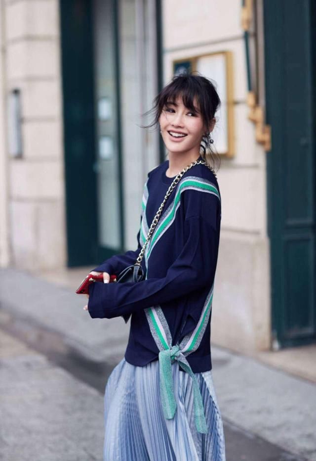 秋天来了，这一身咱得学，谁叫人家陈燃的穿搭接地气呢！