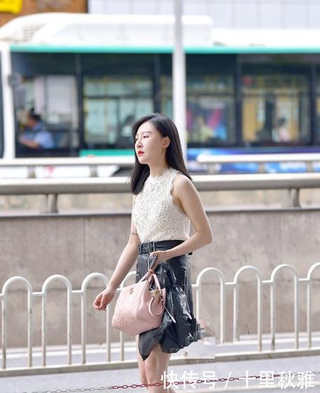 街拍 时尚小姐姐穿透视连衣裙, 风光无限很吸睛!