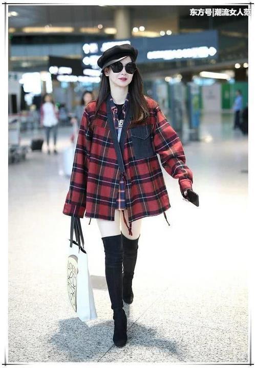 戚薇为博眼球拼了！直接穿成这样走机场，网友：她是没穿裤子吗？