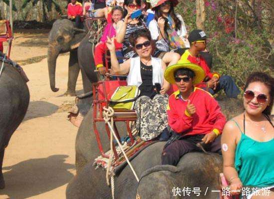 中国游客在泰国不愿掏4元“搬运费”, 引发热议, 网友: 应该给!