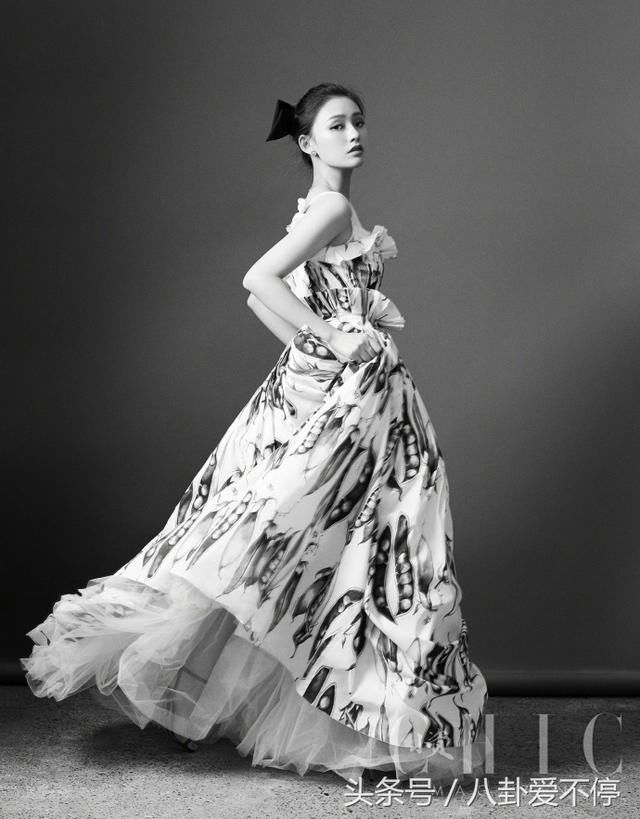 林允撕脚照片发网上，恶心还不让说，公开怼网友！学郑爽放飞自我