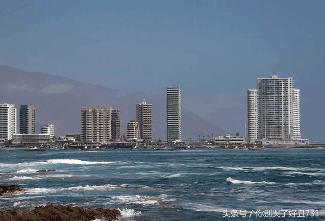 这个城市一半沙漠，一半海水，400年没下雨，喝水从邻国进口