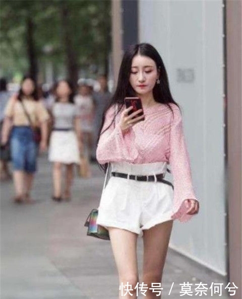  『美女』街拍：身穿白色裙美女，姿色天成，优雅端庄