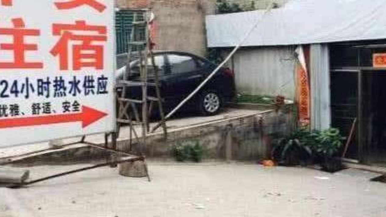 火车站有人宁可睡广场，也不去揽客大妈的小旅店，原因是什么？