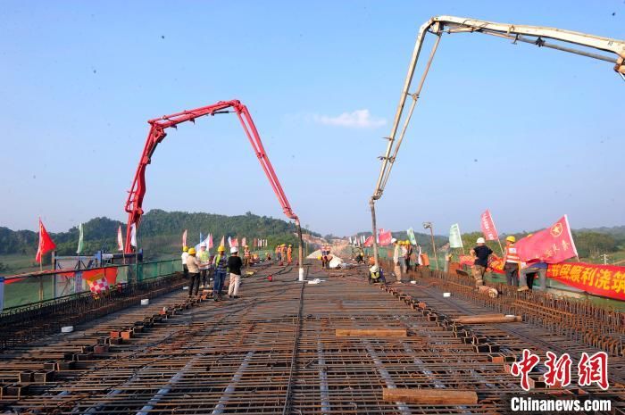  连续梁■广西全速建设中国—东盟重要通道南宁至崇左高铁