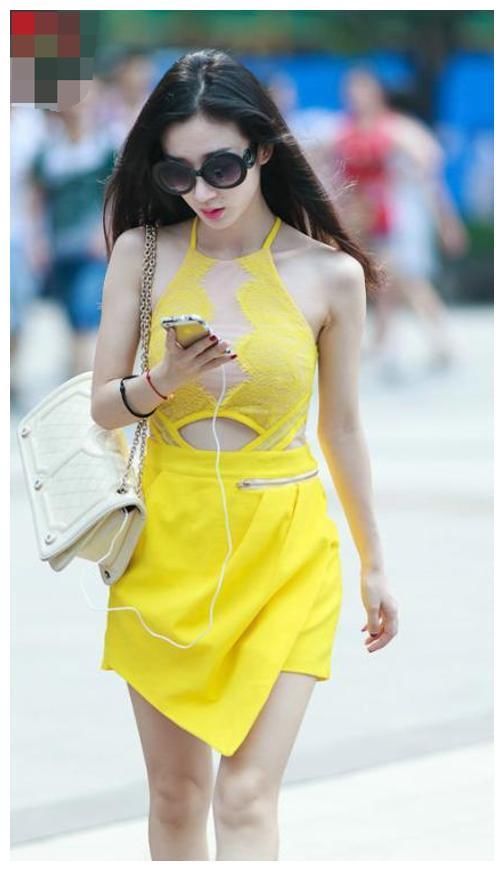 街拍：夏日小美女大长腿高颜值，女神也不过这样