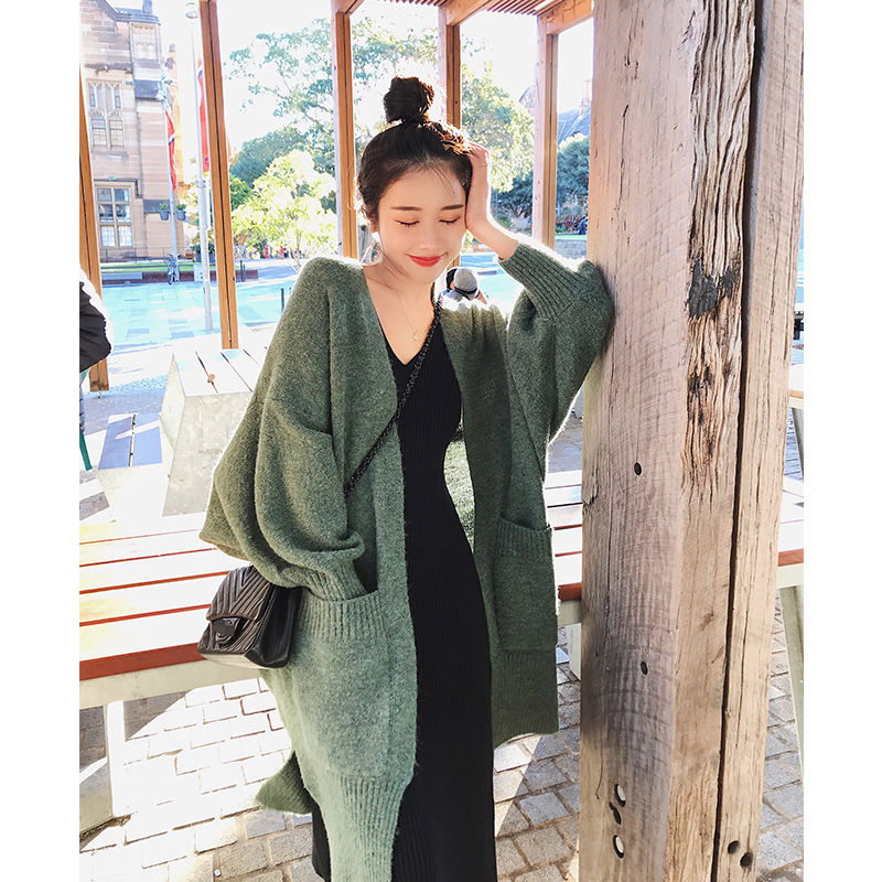 过时的羊绒大衣别穿了，今年流行这样的秋装外套，洋气显瘦美