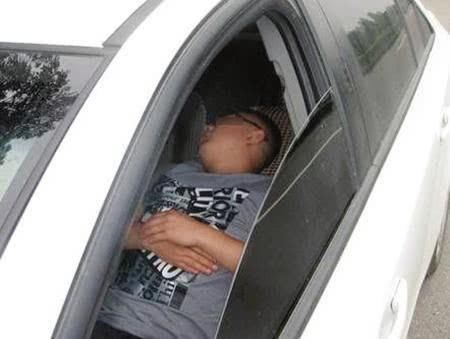  [睡觉]为什么不能在高速服务区睡觉？车主：想睡，但真心睡不起