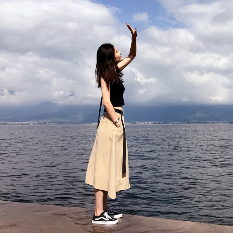 女人过了30岁，就穿俏皮套装+高跟，洋气减龄像18少女