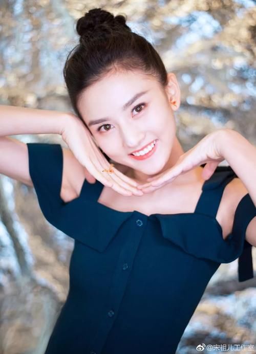 ⊙ 清爽又好看！倪妮娜扎刘亦菲夏天都在梳这个发型！